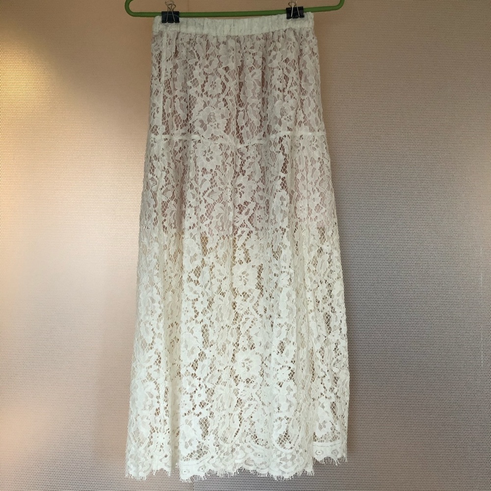 Aritzia Wilfred lace skirt